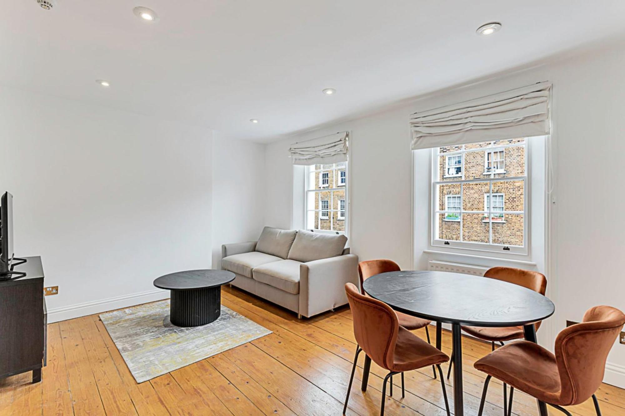 One-Bedroom Abode With A Balcony In Central London Exterior foto