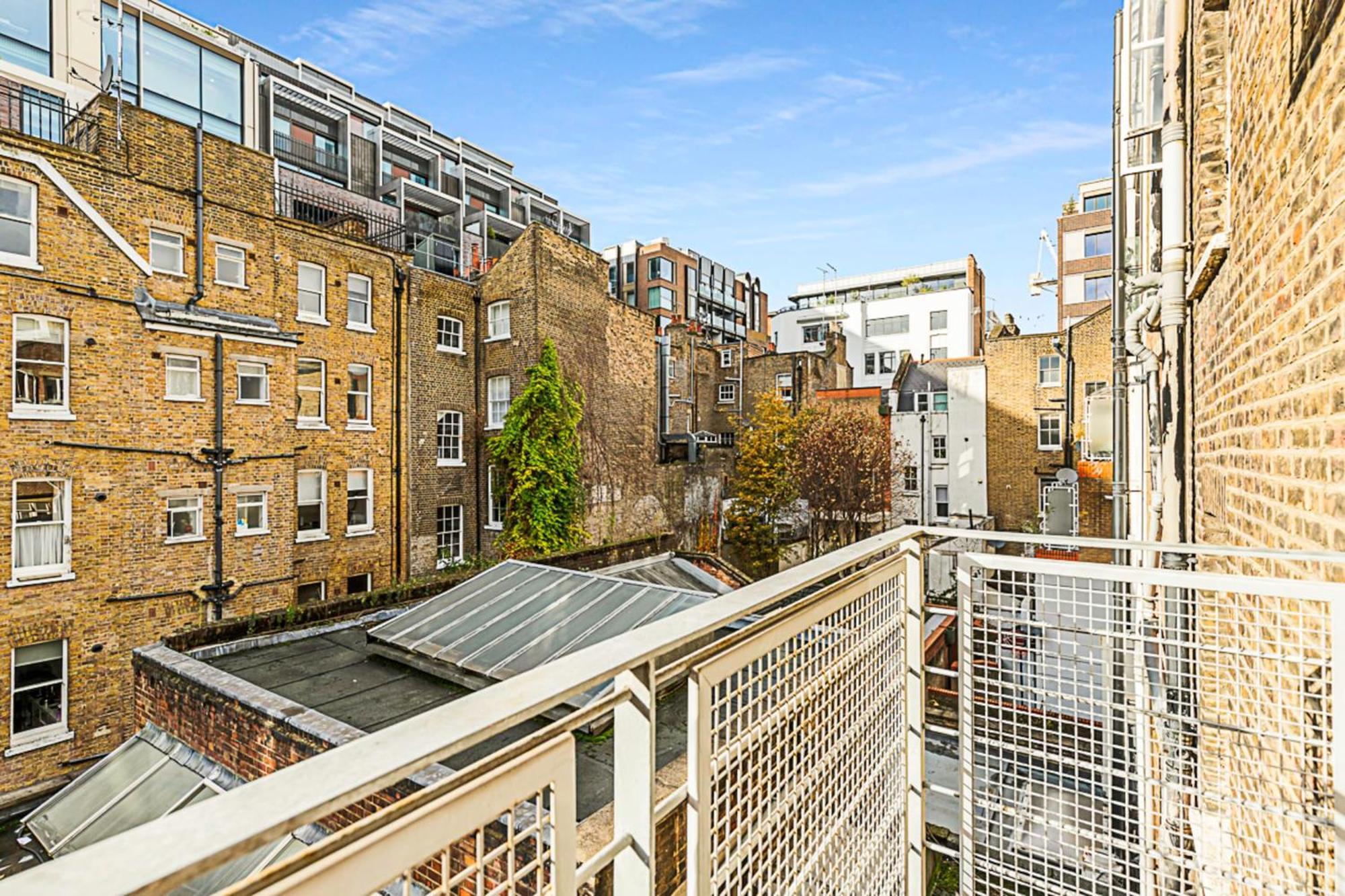 One-Bedroom Abode With A Balcony In Central London Exterior foto