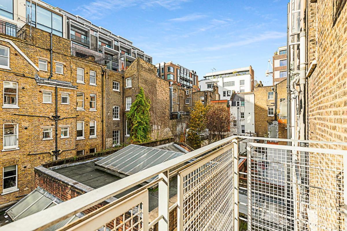 One-Bedroom Abode With A Balcony In Central London Exterior foto