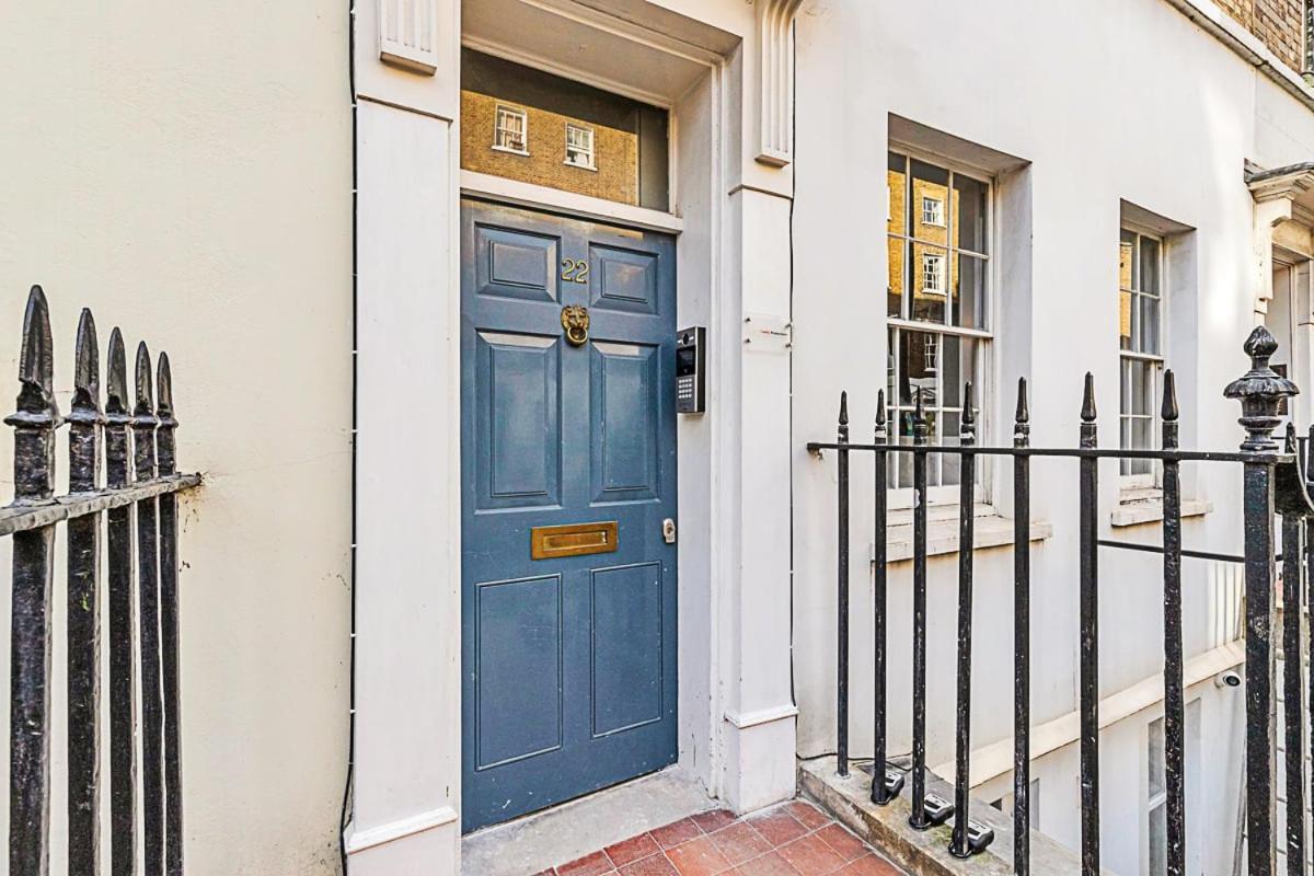 One-Bedroom Abode With A Balcony In Central London Exterior foto